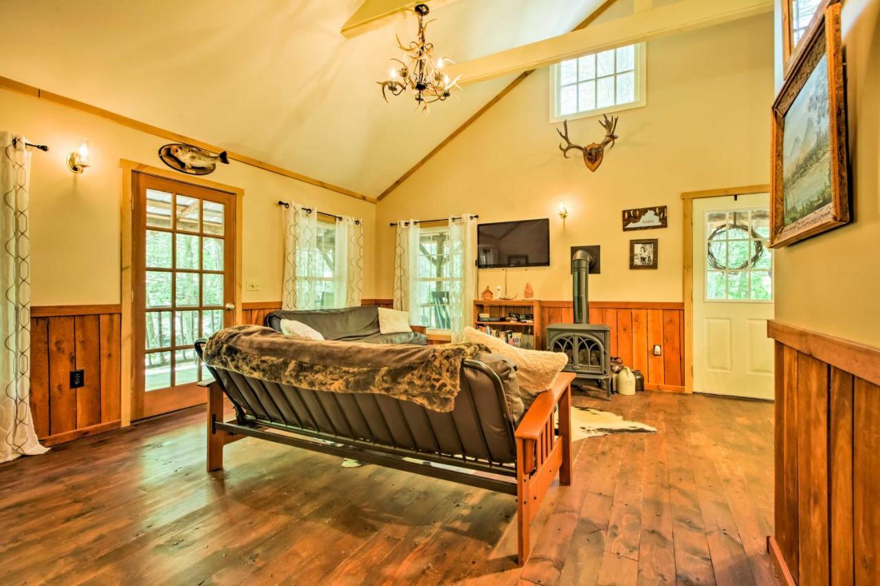 Clearwater Cabin On 10 Acres With Trout Stream! Monterey Екстериор снимка